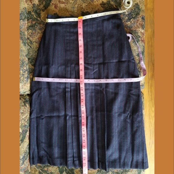 Vintage 80s, distinctive, front pleats from hip, wool blend, lined, A-line skirt - Picture 4 of 4